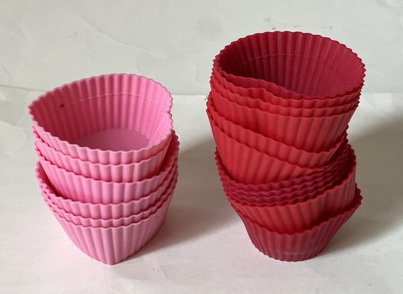 18 Wilton Reusable Silicone Baking Cups Cupcake Liners+ 8" Square Baking Pan gallery