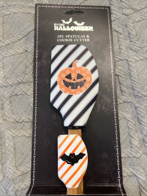 Halloween 2 Pc Spatulas & 1 Cookie Cutter Jack O Lanterns & Bat gallery