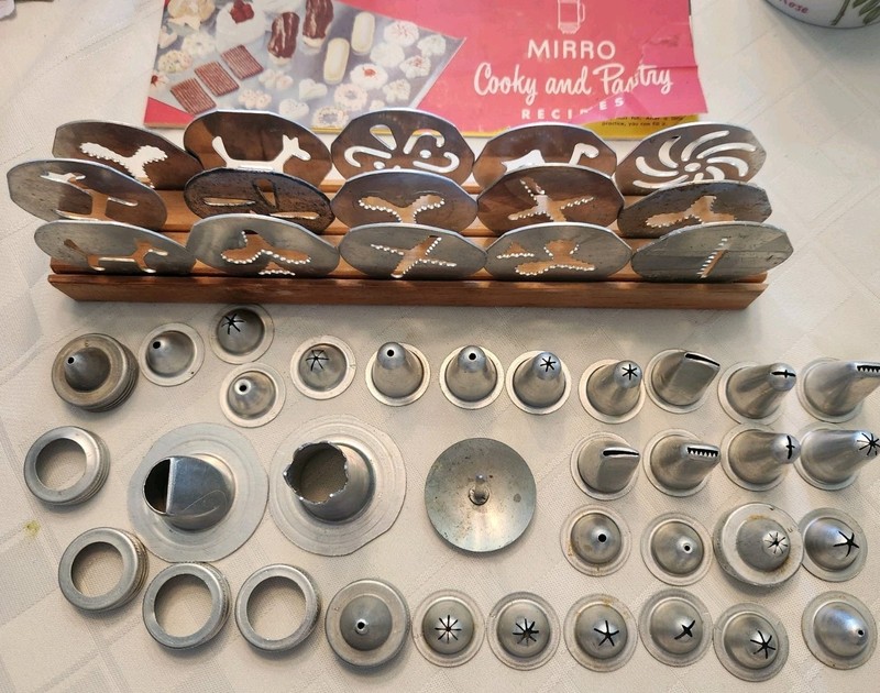 Vtg Mirro Cookie Pastry Accessories Decorator Plates Tips Booklet Aluminum Wood