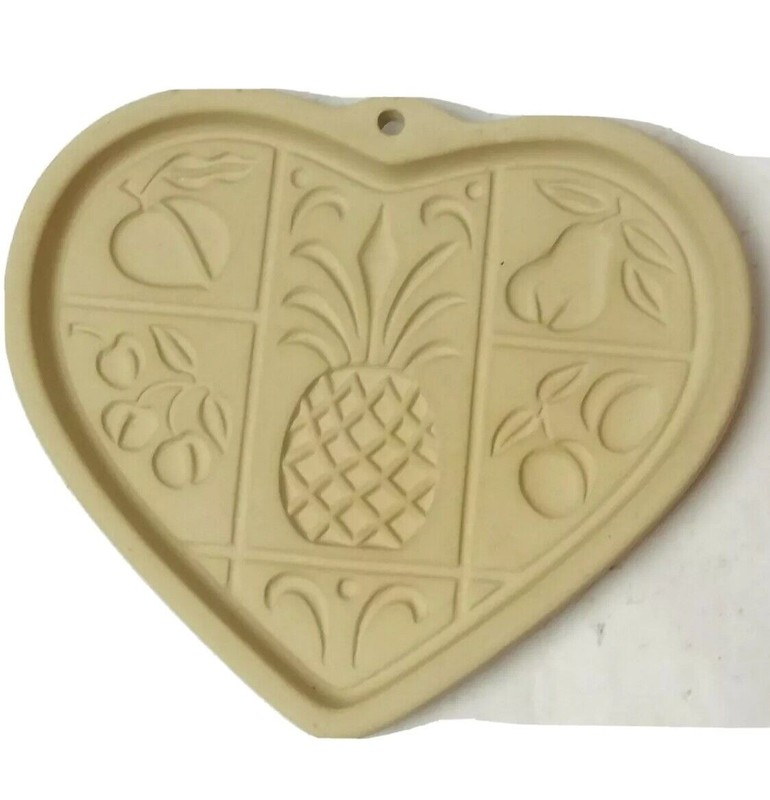 Pampered Chef Heart Cookie Mold Stoneware Vintage Retired 5" gallery