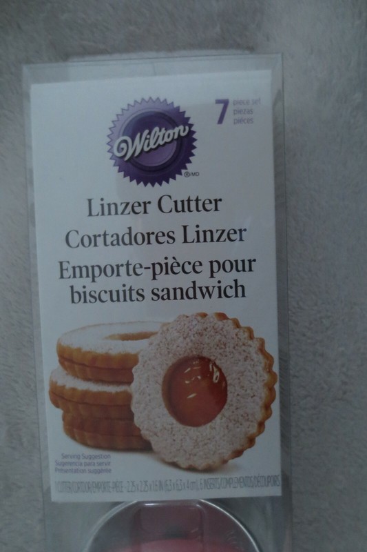 Wilton 7 Piece Round Linzer Cutter Set New gallery