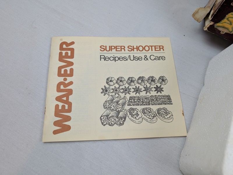 Wear Ever 70123 Super Shooter Electric Cookie Press In Box TESTED Missing 1 disc gallery