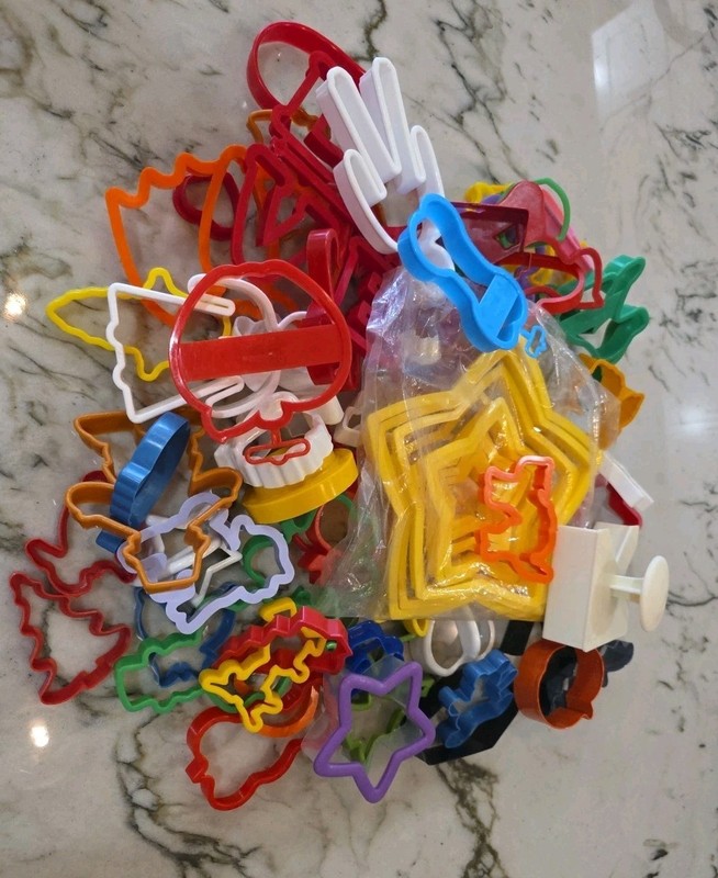 Cookie CutterLotof 82 plastic And Tin variety Pack .animals,people,symbols,Set#4