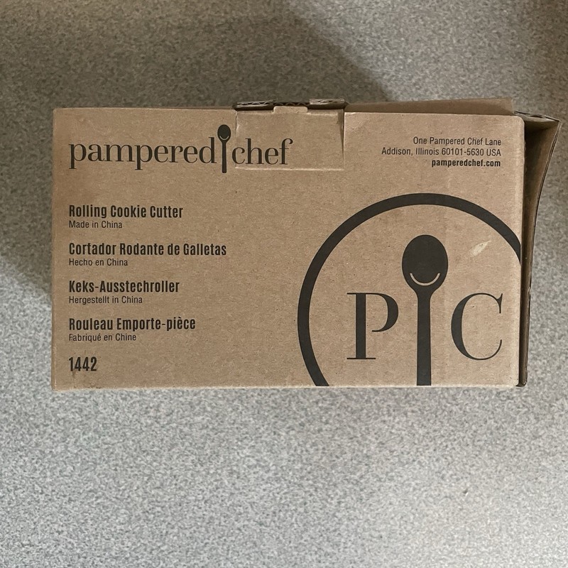 Pampered Chef #1442 rolling cookie cutter hearts circle square retired New NIB