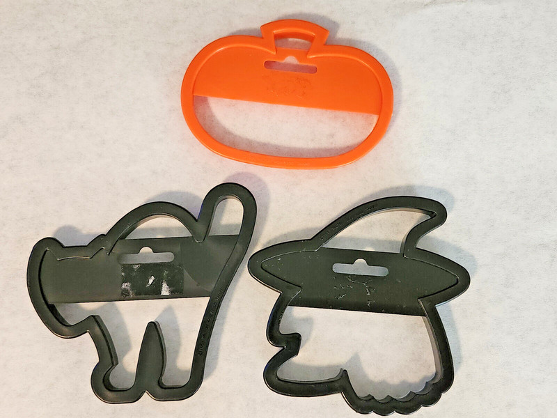 Vintage 1980's Wilton Halloween Cookie Cutters Asst Lot / Set of 14 - Excellent gallery