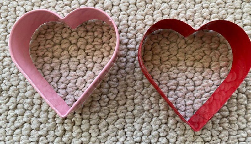 NEW Lot of 45 Red and Pink Metal Heart Cookie Cutters Shower Wedding Favors gallery