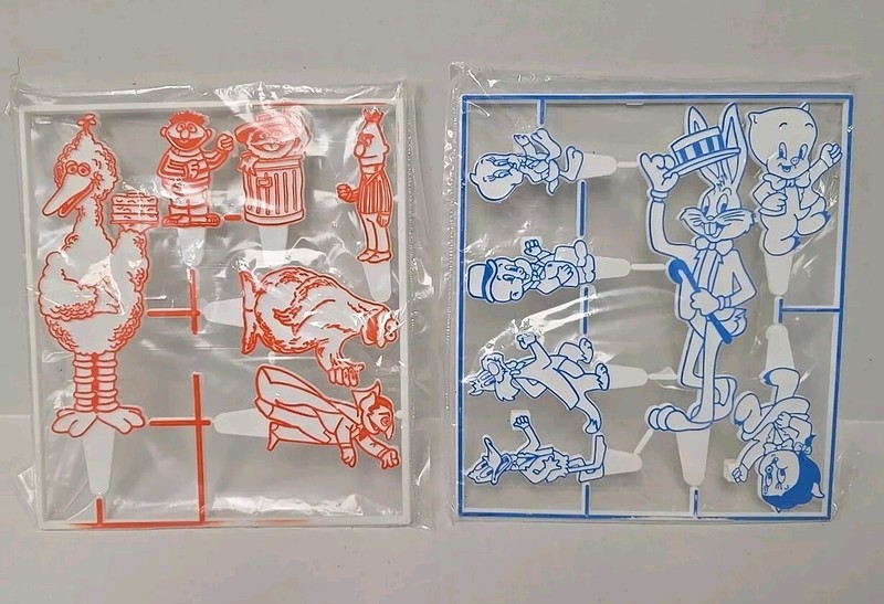 Vintage Wilton Plastic Cake Toppers Candle Holders Looney Tunes & Sesame Street