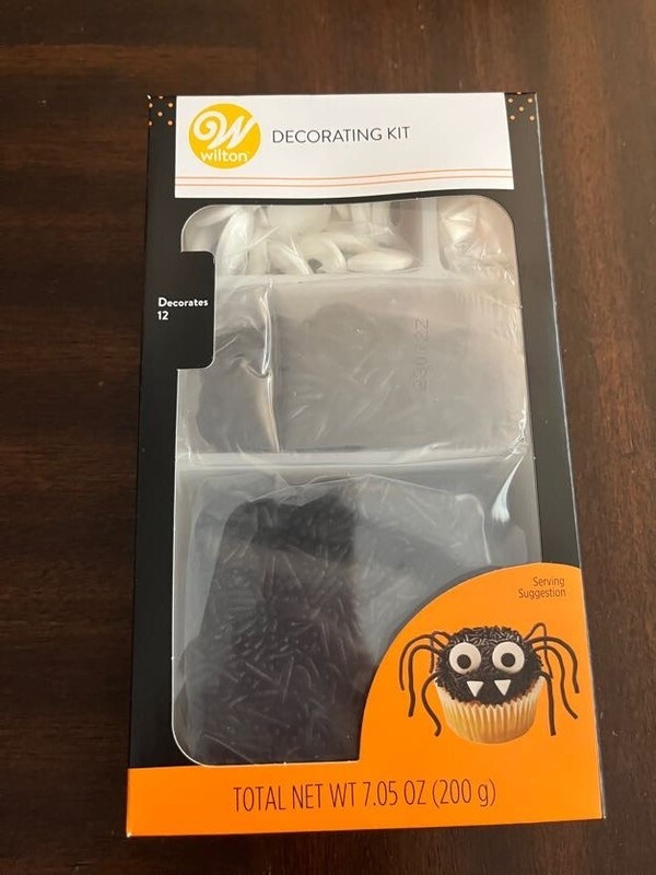 Spider Cupcake Decorating Kit Wilton Decorates makes 12, Halloween