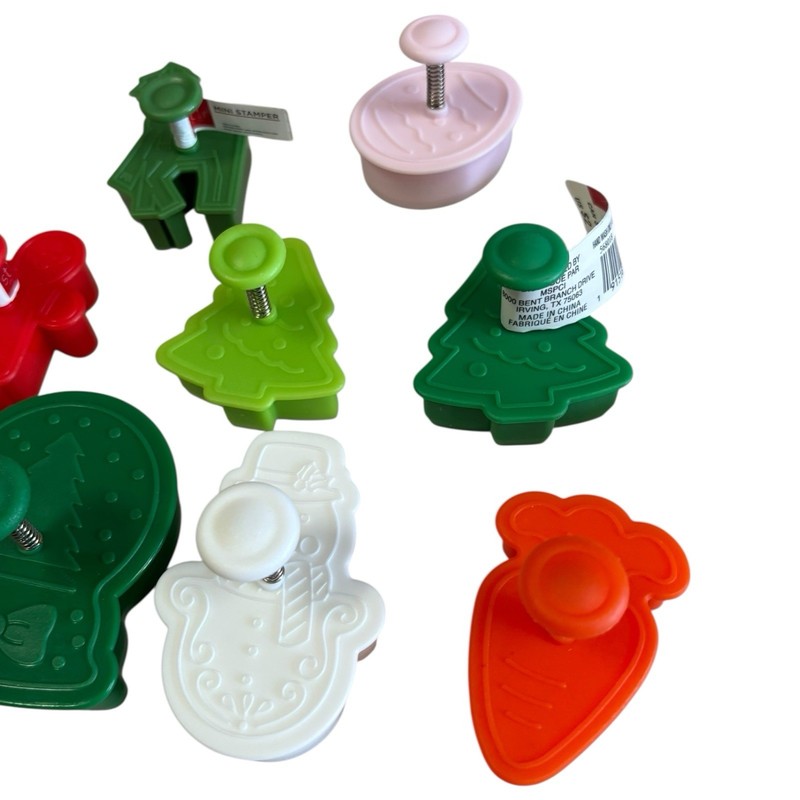 Plunger Cutters Set Lot of 12 Assorted Colors Christmas Easter New Cookies gallery