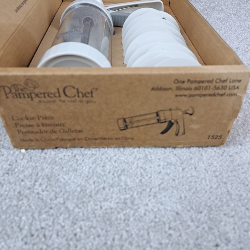 Pampered Chef Cookie Press Model 1525 with 16 Cookie Design Disks Retired USA gallery