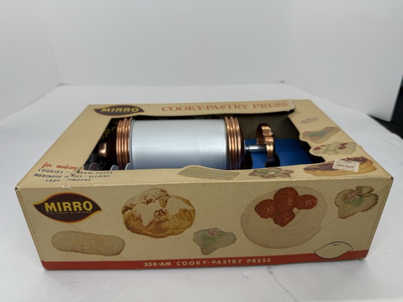 Vintage Mirro Cookie Press 358-AM Copper Cooky Pastry Spritz 12 Discs Box 3 Tips gallery