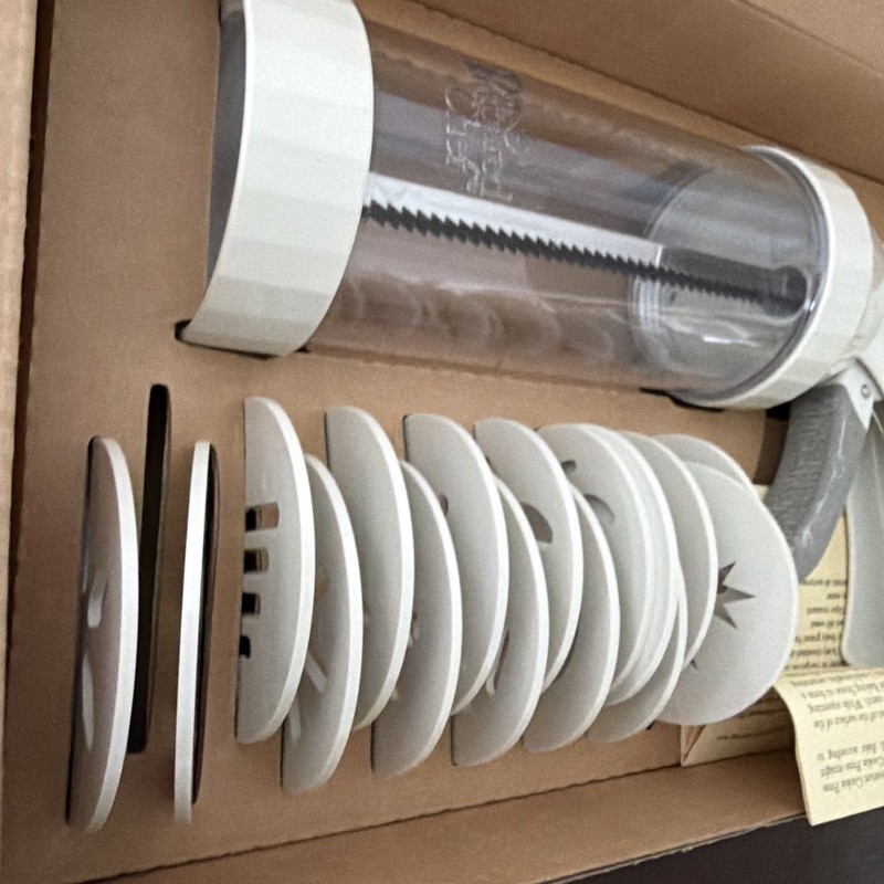 Pampered Chef Cookie Press 1525 16 Disks Designs Spritz Cookies New in Box WHITE gallery