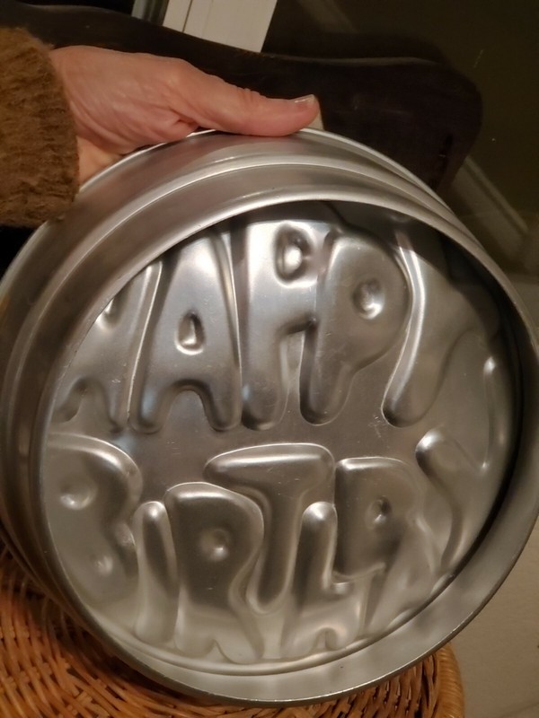 Vintage Wilton HAPPY BIRTHDAY Cake Pan Form Aluminum 1975 503-611 Perfect 2 pce gallery