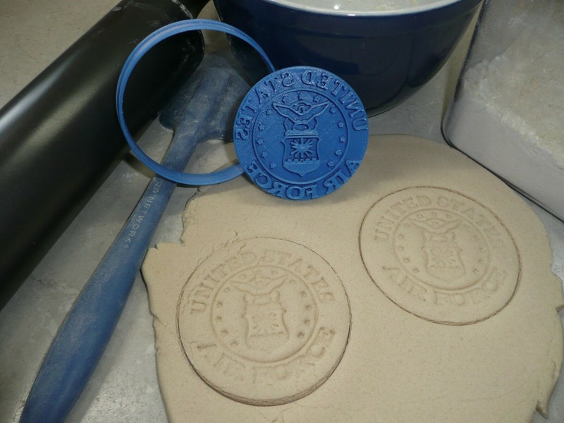 US AIR FORCE WITH WORDS MILITARY SET OF 2 COOKIE CUTTER AND STAMP USA PR4173 gallery