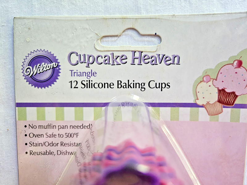 NEW 2006 Wilton Set of 12 Triangle Silicone Baking Cups Purple/Pink gallery