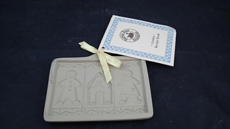 2001 Brown Bag Cookie Art GINGERBREAD FAMILY CUT-APART Cookie MOLD PRESS Retired