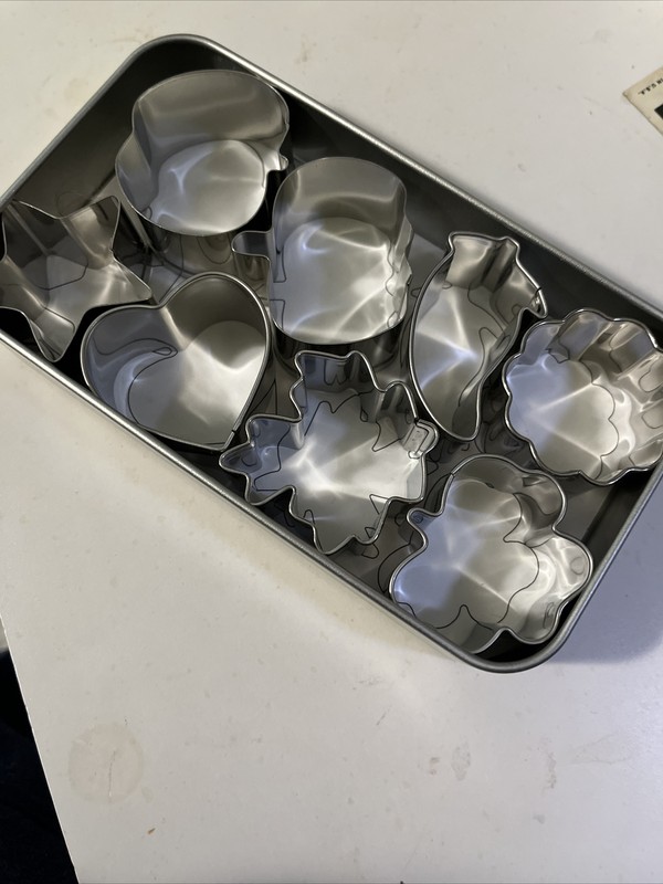 The Pampered Chef - Metal Creative Cutters Set Mini Cookie Cutters Heart Clover gallery
