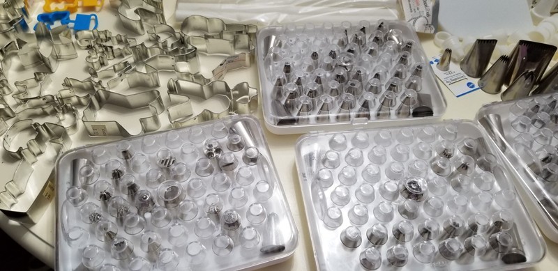 VTG Huge Wilton Cake Decorating Lot Birthday Wedding Over 100 Tips gallery