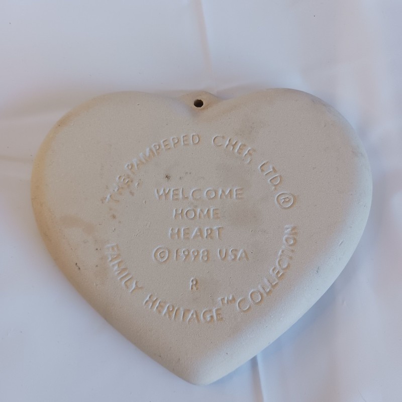 Two Pampered Chef Family Heritage Winter Wreath Welcome Home Heart Cookie Molds gallery