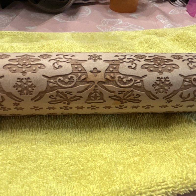 Christmas Embossing Wooden rolling pin never used, cottage deco, 14in, Beige gallery