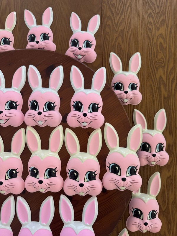 LOT of 30 Vtg Bakery Pink Pop Tops Plastic Mold Easter Bunny Cake Topper Head gallery