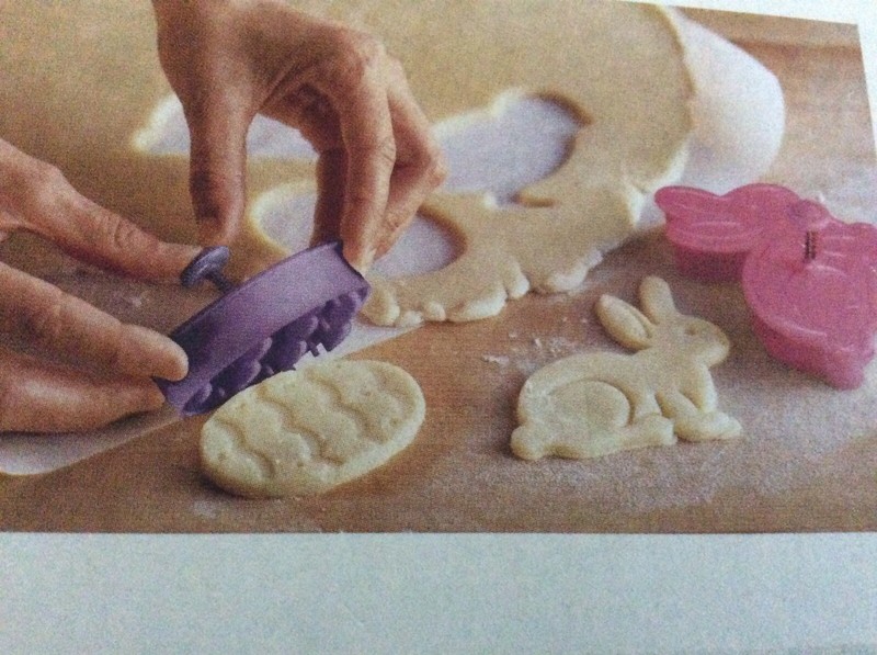 Set/4 2007 Williams Sonoma Kids Easter Stamped Cookie Cutters Chick Basket Bunny gallery