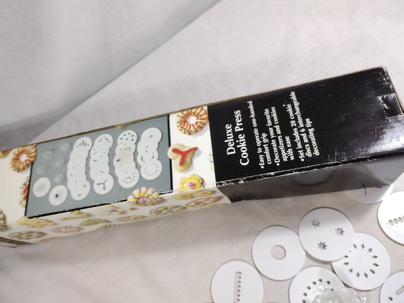 FARBERWARE Deluxe Cookie Press 'Classic Series' One Handed Operation - 20 Discs gallery