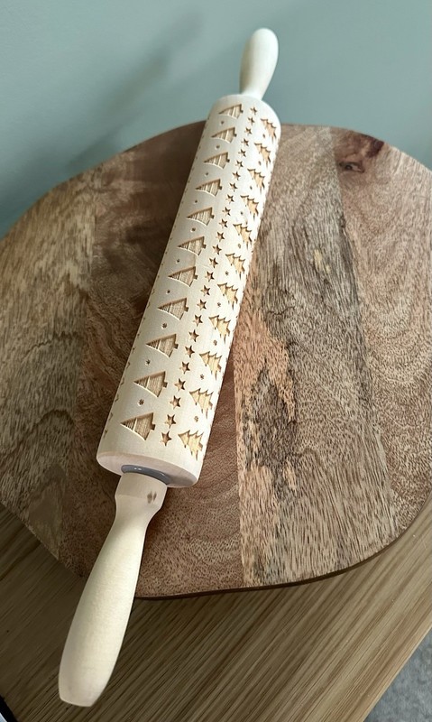 Wood Embossing Rolling Pin with Handle, Christmas Pattern, Holiday Baking Tool