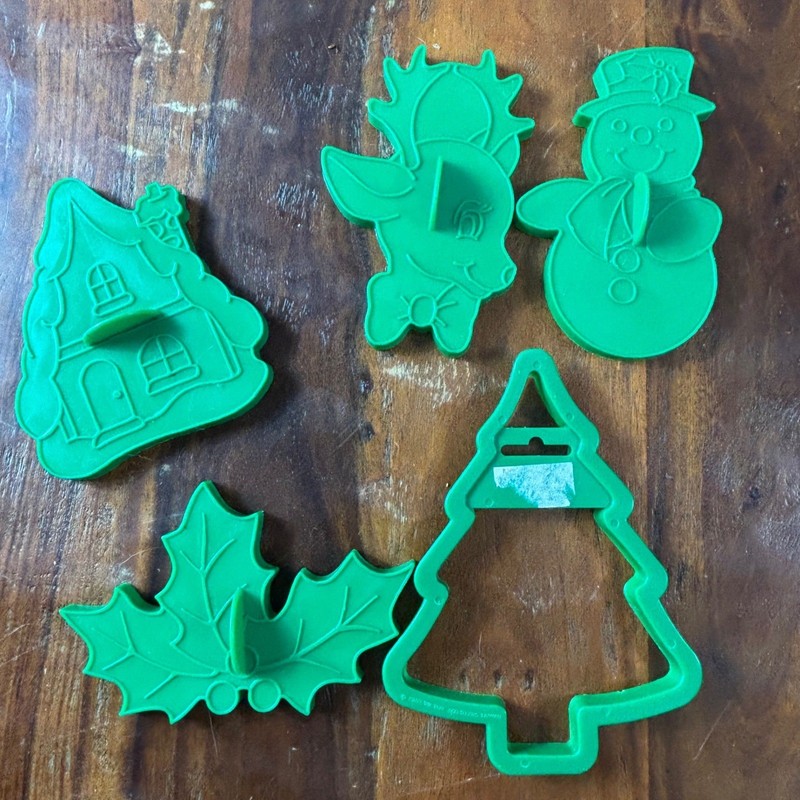 Vintage 1988 Wilton Christmas Cookie Cutter Set 5pc Green Reindeer Snowman Tree