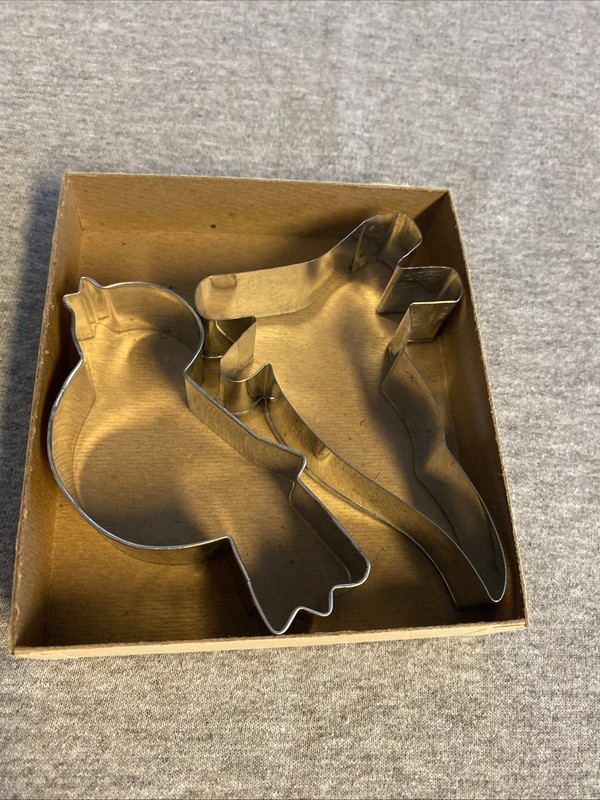 Rare Lot Of 2 New Blue Bird And Girl Scouts Club Metal Cookie Cutters In Box gallery