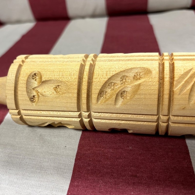 SPRINGERLE carved maple wood Rolling Pin vtg cookie mold German baking tool 11" gallery