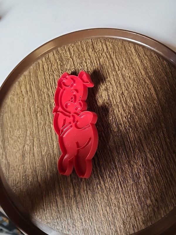 Vintage Porky Pig Red Plastic Tupperware Cookie Cutter collectible 5″