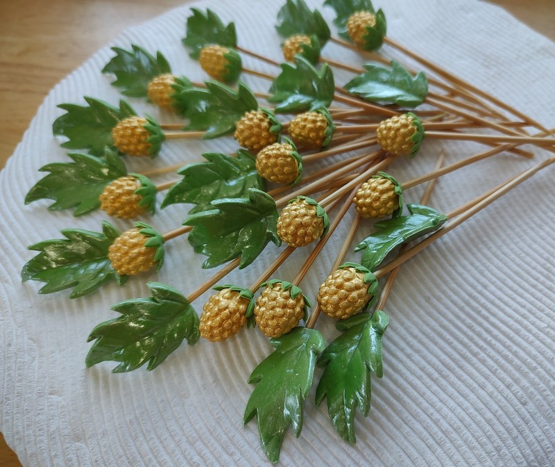 16 GUM PASTE BERRIES & LEAVES (other colors available) Decorate Your Own Cakes!! gallery