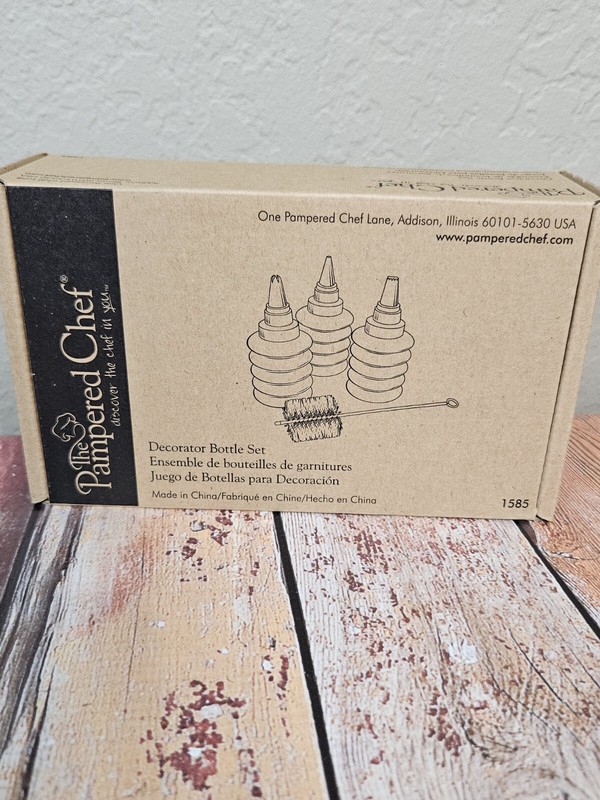 Pampered Chef Easy Accent Decorator Bottle Set #1585 Cookie Cake Open Box