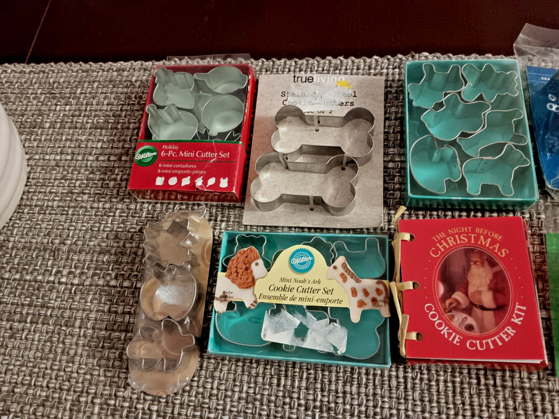 Lot 10 Packs of New Cookie Cutter Sets & Singles Shamrock Dog Bones Animals + gallery