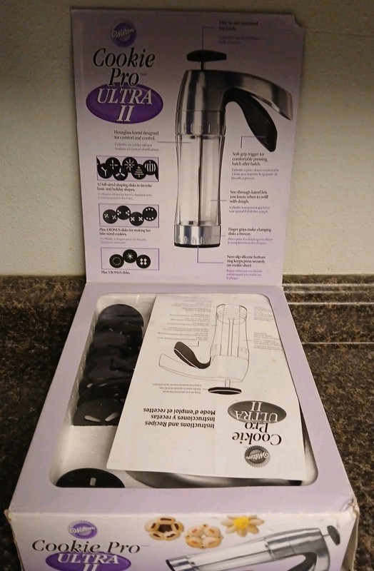 Wilton Cookie Press Pro Ultra II Soft Grip with 19 Shape Disks gallery