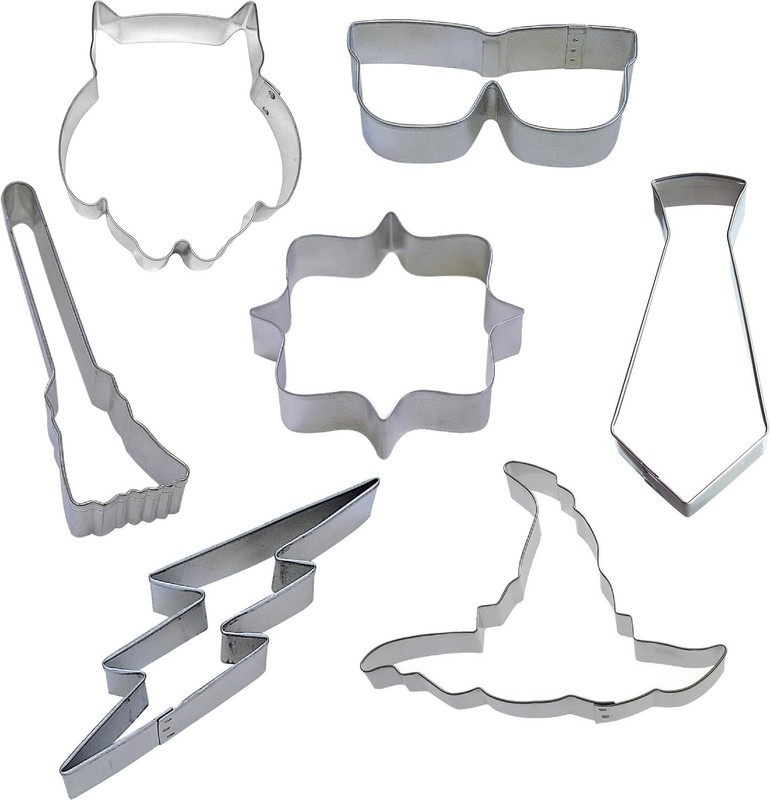 7 Piece Witch and Wizard Cookie Cutter Set Metal