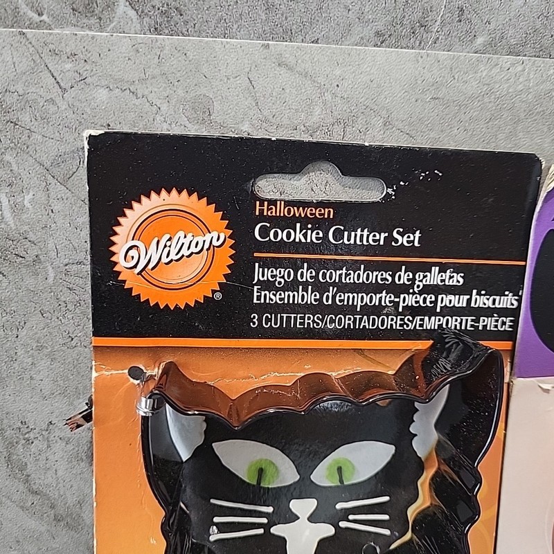 New Wilton Halloween Pumpkin Cat Bat Grave Candy Corn 6 Pc Cookie Cutter Set gallery