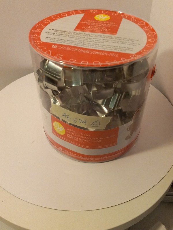 Wilton 18 Piece Metal Christmas Holiday Cookie Cutter Set Brand New gallery