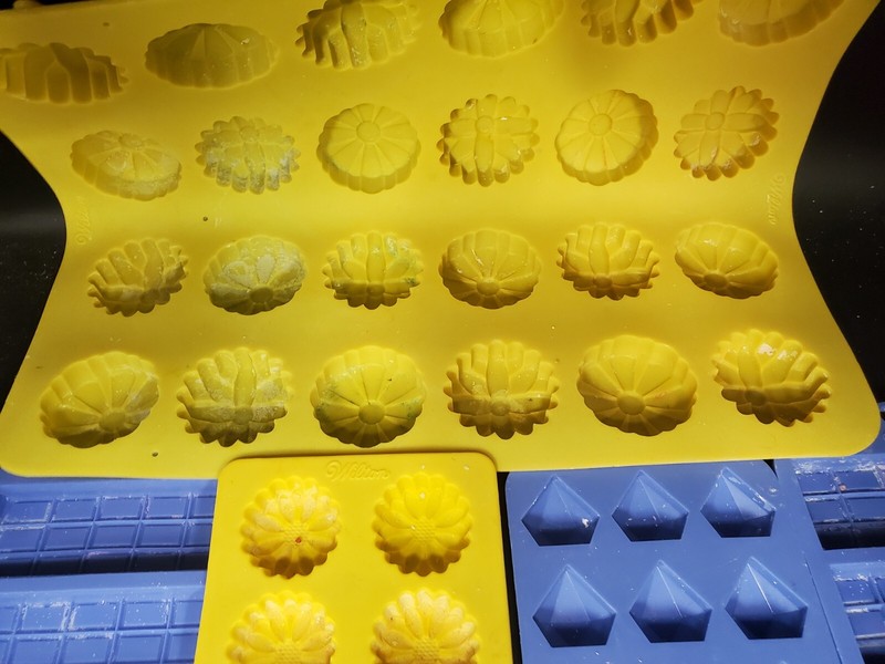 8 Assorted Silicone Plastic Baking Candle Soap Resin Molds Wilton gallery