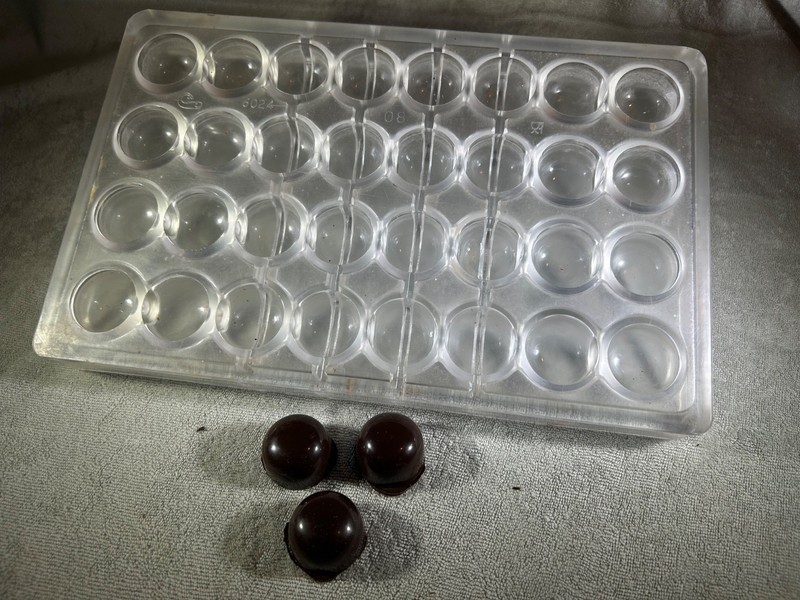 polycarbonate chocolate molds, 5 plaques flat top rounds