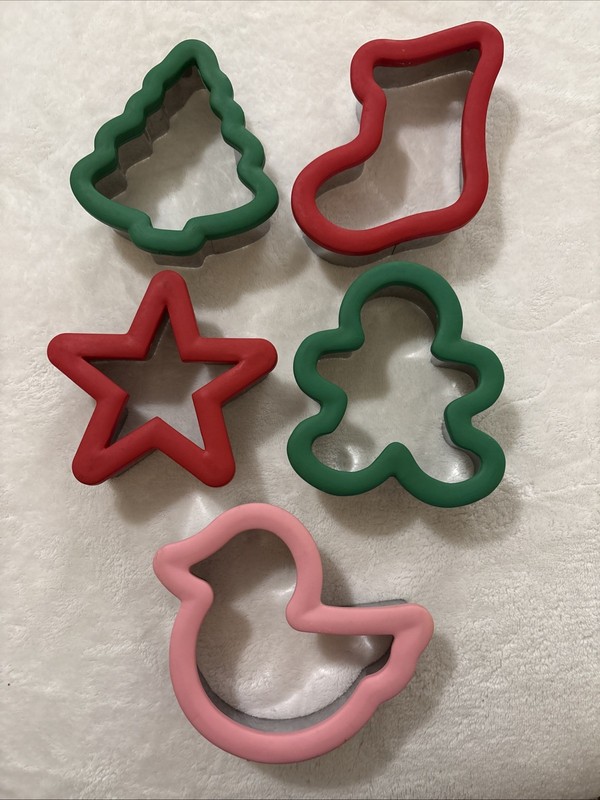Lot Of Wilton Comfort Grip Cookie Cutters Christmas tree, stocking star Duck