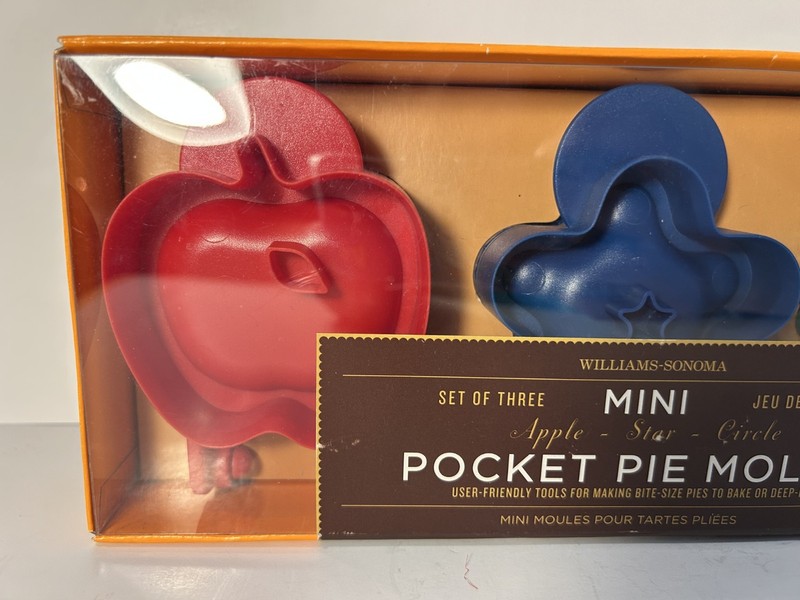 Williams-Sonoma 3pc Mini Pocket Pie Molds Circle New Old Stock, In Box gallery