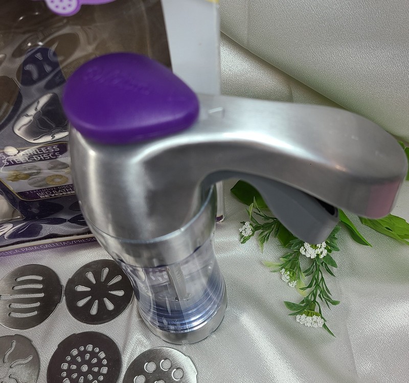 Wilton Preferred Cookie Press 15 Fit Right Metal Discs 1 Cookie Press instruct. gallery