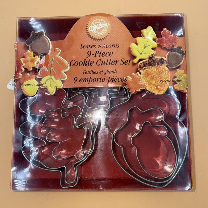 Vtg Wilton 9 Piece Leaves & Acorns Metal Cookie Cutter Set Autumn Fall Baking