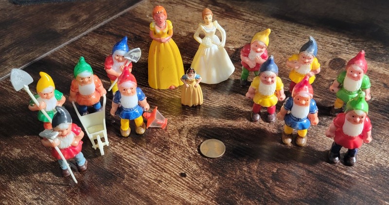 Vintage 60s Snow White & Dwarves, Cinderella, Louis Marx Disneykins Cake Toppers