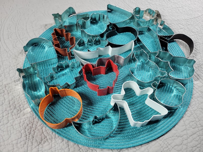 Cookie Cutters Set of 21 Fall, Halloween & Thanksgiving. Vintage Tin Metal. EUC gallery