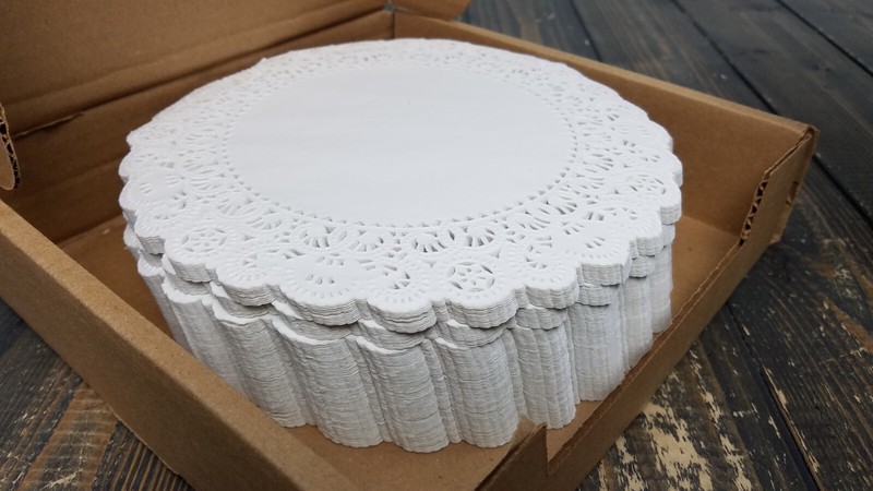 Ateco 612 - 12 inch Cake Stand White with 500 Count Doily Normandy 8" Round Lace gallery