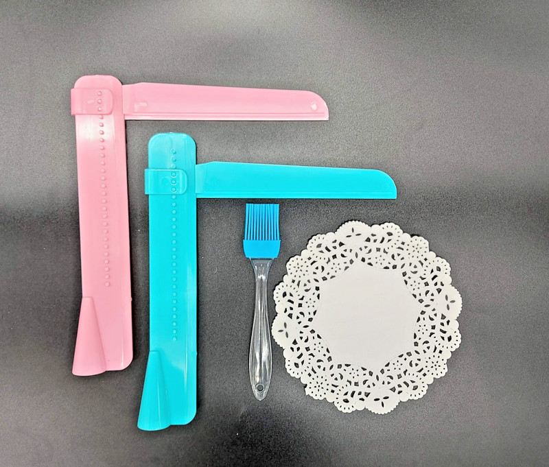 2psc Adjustable Cake Scrapers, Silicone Brush+ 5 Paper Doilies Cake Smoother Set