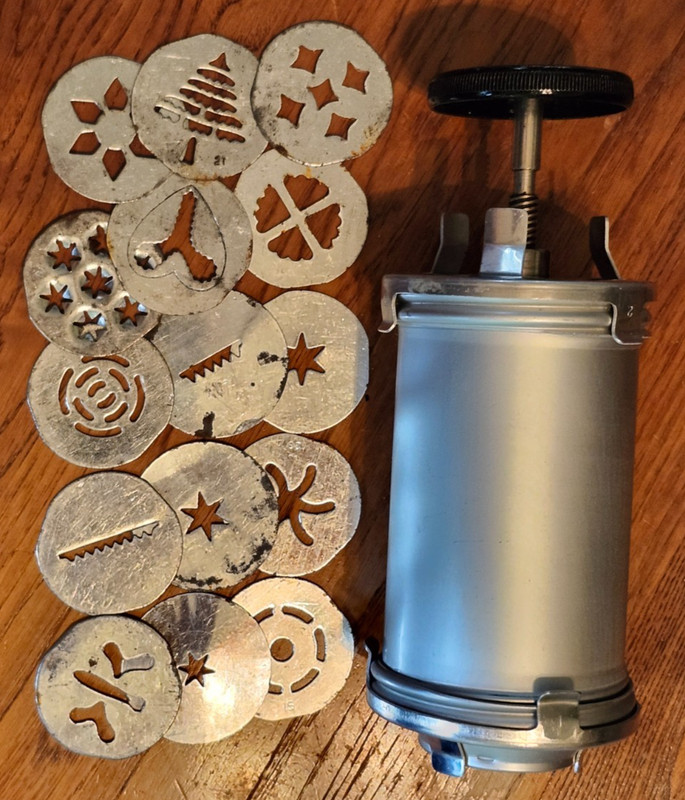 Vintage Mirro Full Recipe Aluminum Cookie Press Meier & Frank Co. 15 Designs gallery